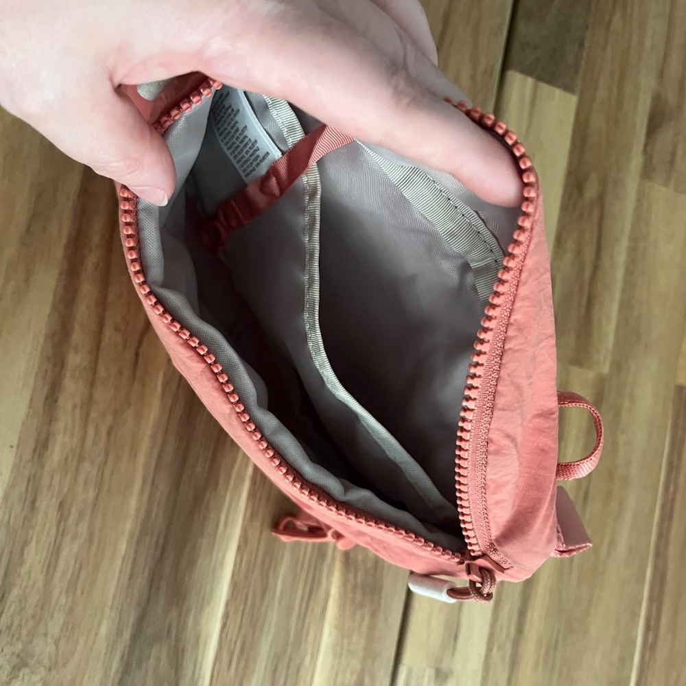 The North Face Never Stop Belt Bag - Picture 5 of 11